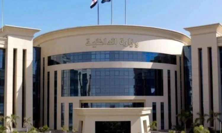 ضبط سيدة في الجيزة ضربت رضيعها 6 أشهر وصورت الواقعة