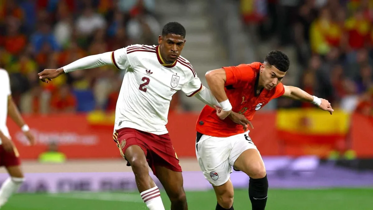 فيفا يغرم إسبانيا 20 ألف دولار ويغلق 15% من مدرجاتها