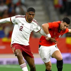 فيفا يغرم إسبانيا 20 ألف دولار ويغلق 15% من مدرجاتها