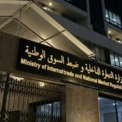 وزارة التجارة تُلزم المتعاملين بإشهار الأسعار وتُحذر من المتابعة