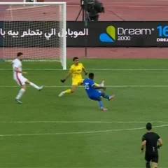 محمد عواد يزور أحمد خالد بعد كسر ساقه في مباراة الزمالك
