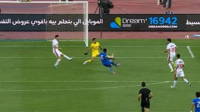 محمد عواد يزور أحمد خالد بعد كسر ساقه في مباراة الزمالك