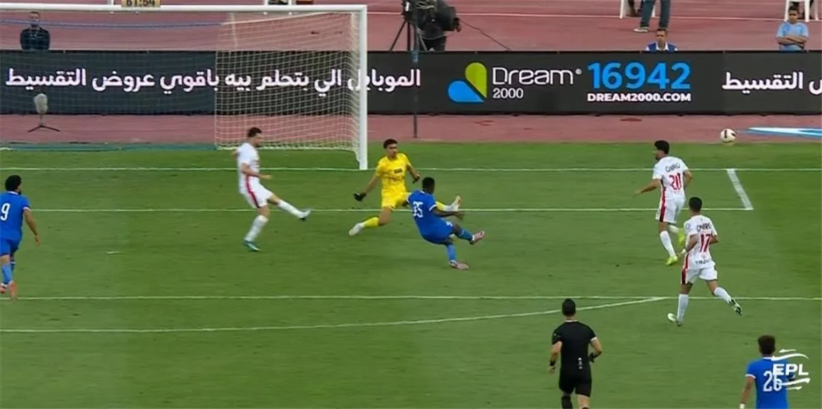 محمد عواد يزور أحمد خالد بعد كسر ساقه في مباراة الزمالك