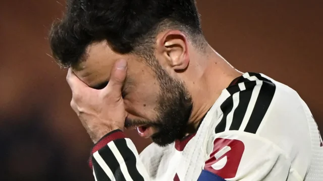كومو يهزم مانشستر يونايتد 4-1 في دوري أبطال أوروبا