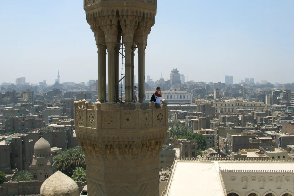 مئذنة مسجد السلطان المؤيد في القاهرة الإسلامية بجوار باب زويلة