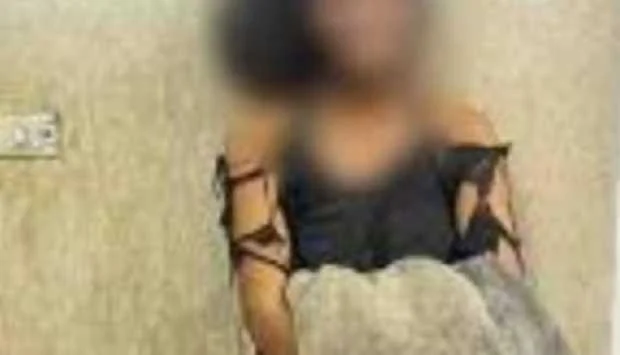 ضبط فتاة تنام في شوارع الغردقة وتبين أنها متسولة