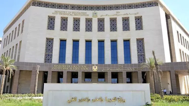 خطة لبناء 800 مدرسة ابتدائي و225 مدرسة تكنولوجيا تطبيقية
