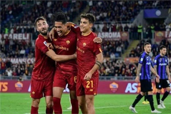 روما وكالياري.. موعد القمة ونتيجة الشوط الأول 2-1