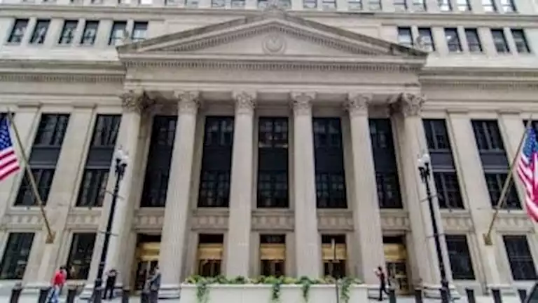الفيدرالي الأمريكي يثبت الفائدة عند نطاق 3.75% إلى 4%