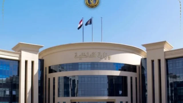 الداخلية: اختراق شركة دولية وراء اللقطات الخارجة على شاشة إعلانات بالجيزة