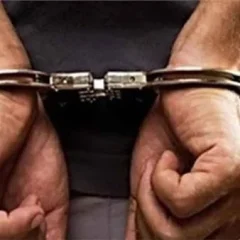 ضبط عاطل بشبرا يدير صفحة لبيع أسلحة بيضاء وهمية للنصب