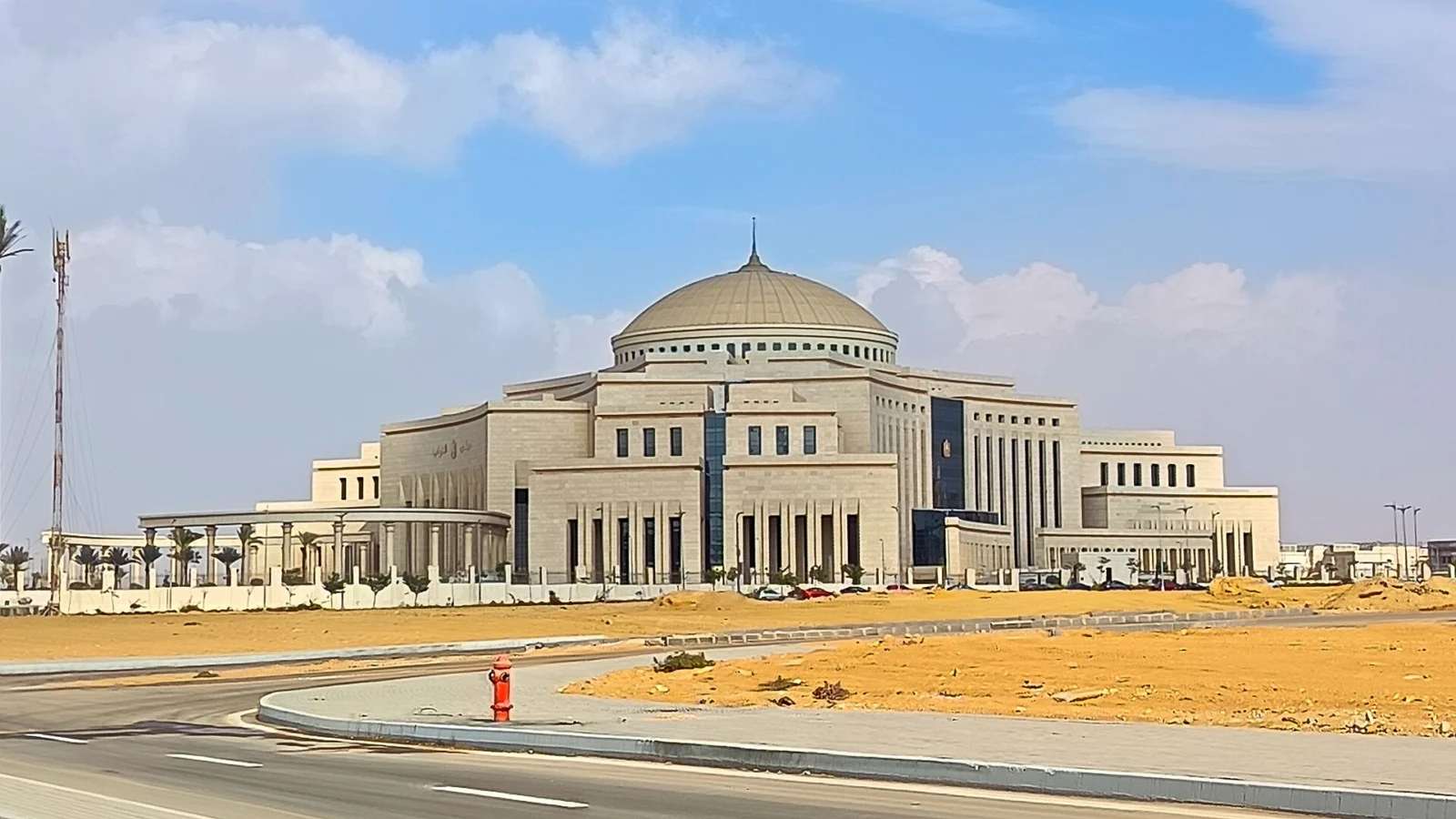 مبنى البرلمان المصري في العاصمة الإدارية الجديدة