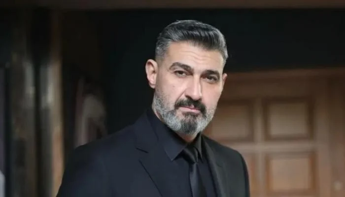 ياسر جلال يزور «بائع البلاستيك» في منزله بدار السلام
