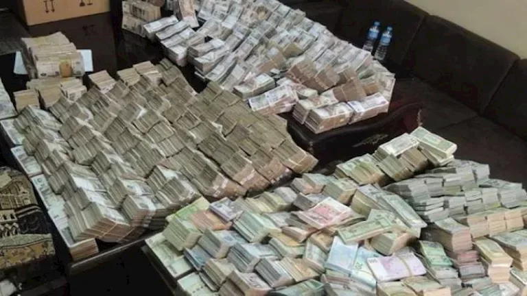ضبط 24 طن دقيق مدعم و8 ملايين جنيه في قضايا عملة خلال 24 ساعة