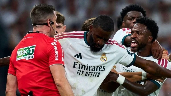 إيقاف فينيسيوس 4 مباريات وغيابه عن الكلاسيكو