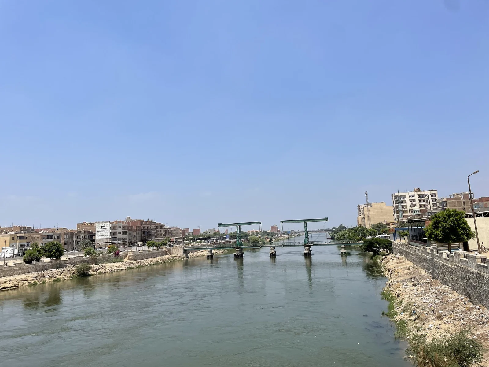 جسر بلبيس الحديث فوق ترعة في مدينة بلبيس بالشرقية